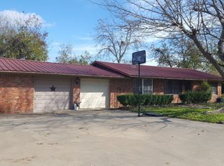 107 N Avenue P, Clifton, TX 76634