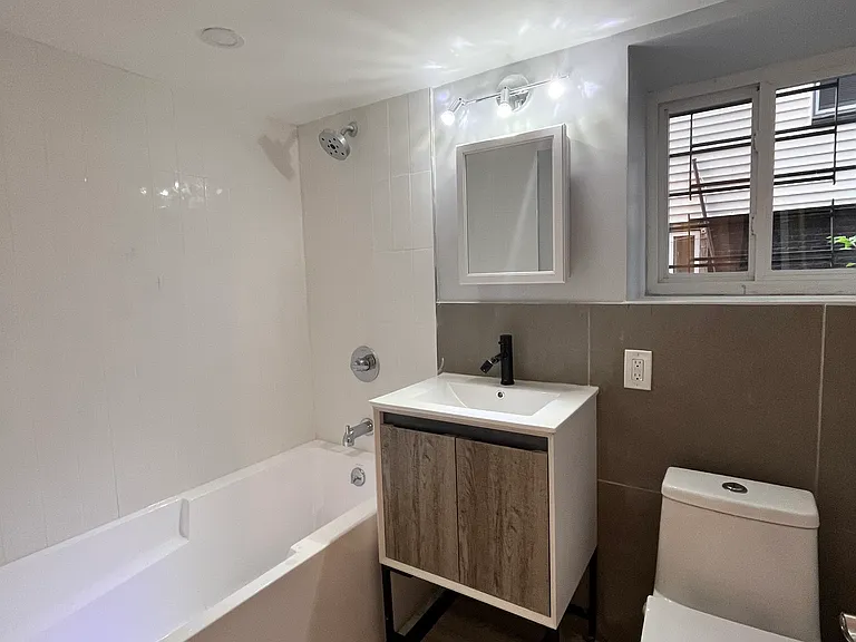 32 Clerk St #1 — Photo 8