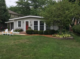 208 W Hillside Ave, Barrington, IL