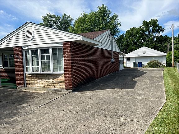 3rd image of 5701 Sparkhill Dr