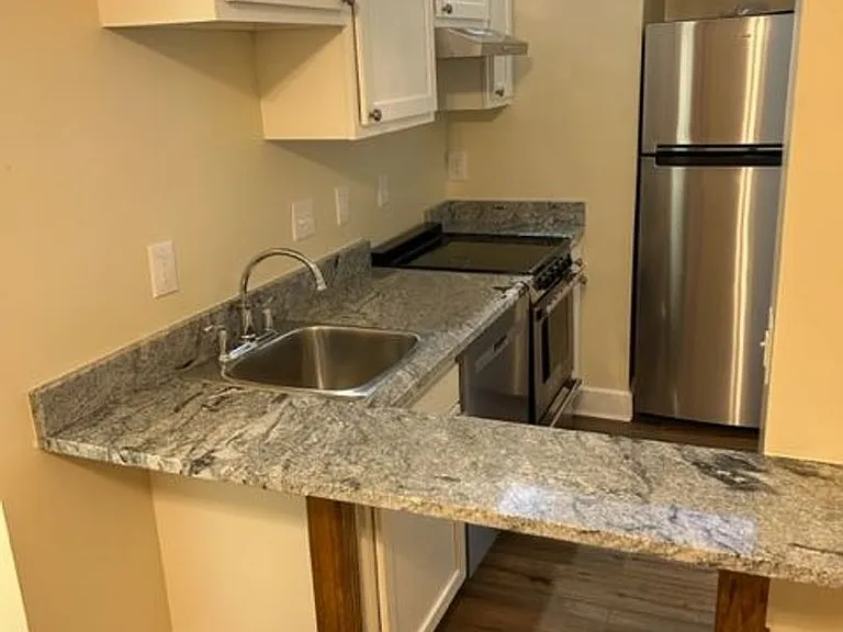 638 N High St — Photo 3