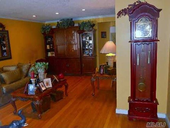 Foyer to Livingv Room