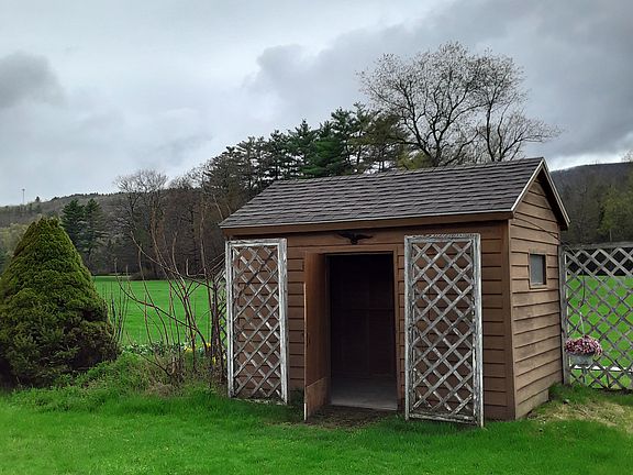 Tool shed with 2 windows...