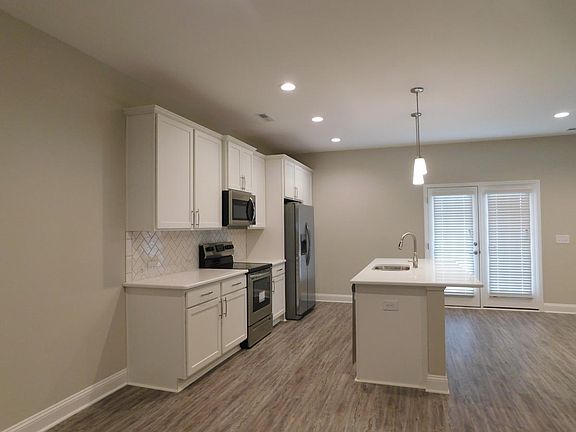 4th image of 3766 Summerline Ln NE