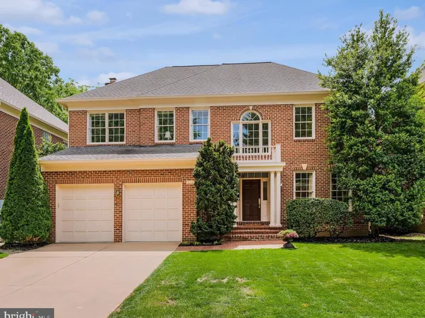 1916 Armand Ct, Falls Church, VA 22043