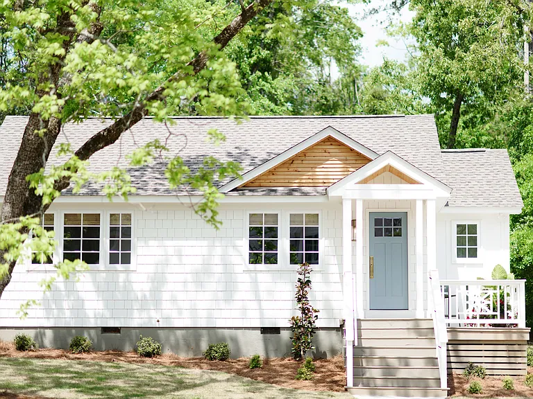 305 Sisk Ave — Photo 2