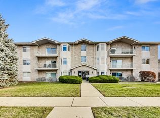 717 N 5th Ave APT 303, Addison, IL 60101