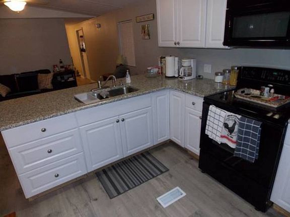 3rd image of 212 Clairmar Cir