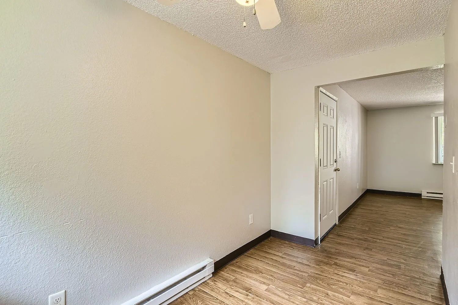 2 bed, 1.0 bath, 875 sqft, $1,245 — Photo 3