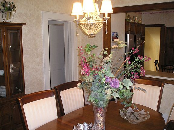 5th image of 1474 Pleasant Valley Way