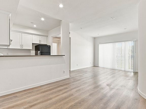 5th image of 10205 Samoa Ave #206