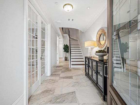 4th image of 41 Crain Square Blvd