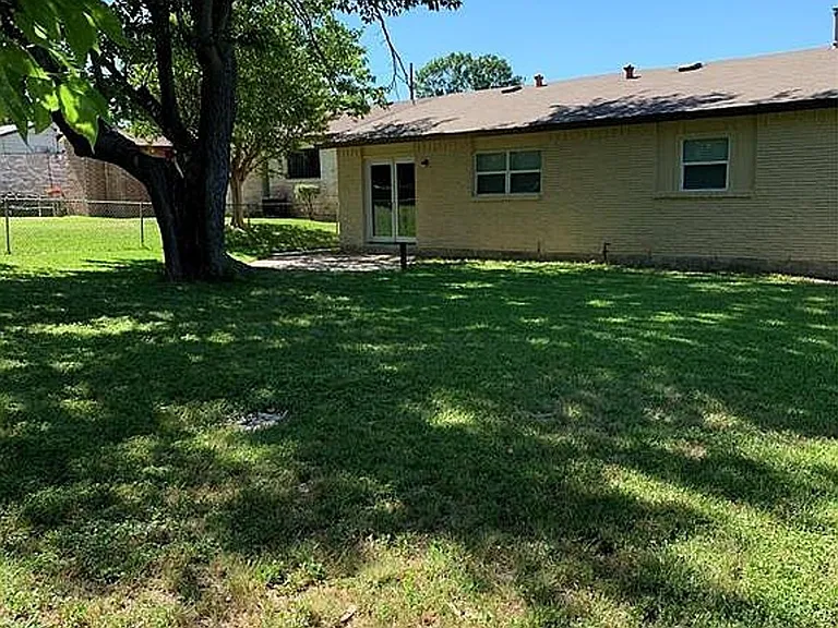 626 Edgedale Dr — Photo 15