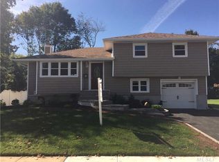 41 Stratford Rd, Plainview, NY 11803