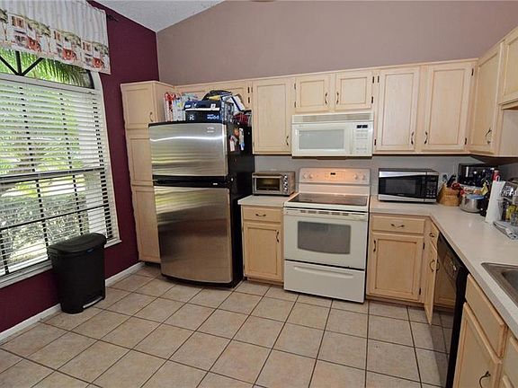 4th image of 1035 Dees Dr