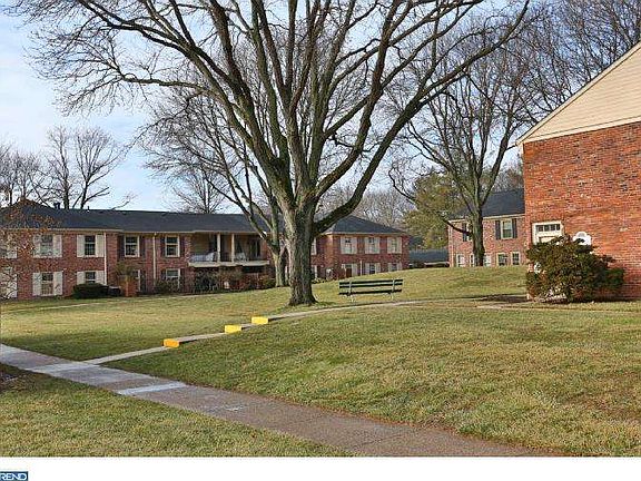 3rd image of 184 Albemarle Dr