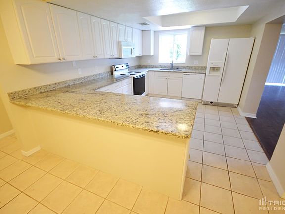 3rd image of 1627 Saint Catherine Dr E