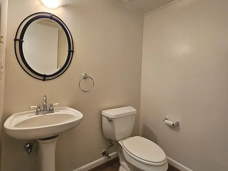 1108 N Rockingham St — Photo 16
