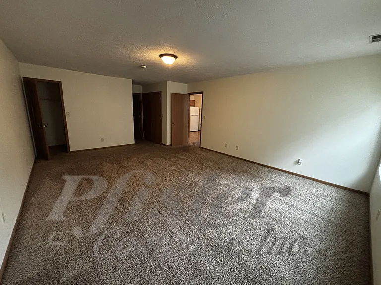 1035 Elm St #E — Photo 6