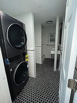 2nd image of 121 Van Cortlandt Ave W #1