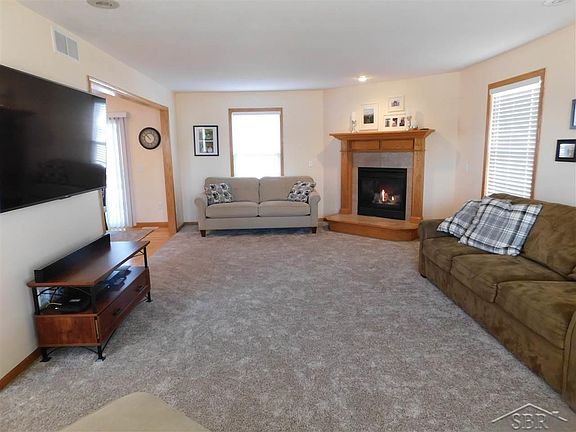 3rd image of 3177 Monticello Ln