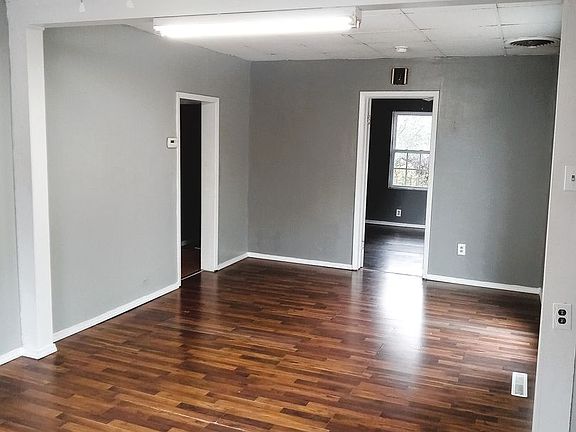 3rd image of 2304 N Fairview Ave