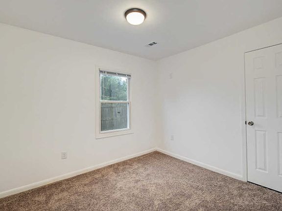5th image of 39 Lovall Ln