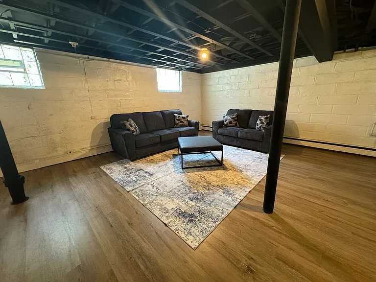 125 Redfern Dr — Photo 8