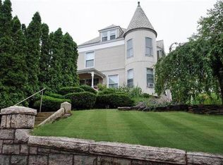 113 Carrington Ave APT 1R, Woonsocket, RI 02895