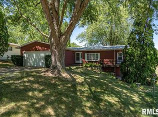 64 Park View Dr, Park View, IA 52748