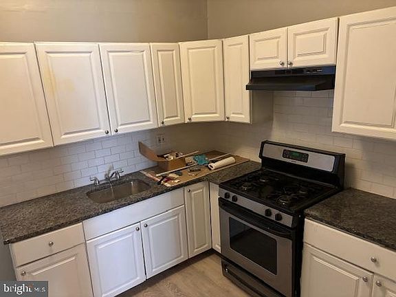 5th image of 2419 Brown St