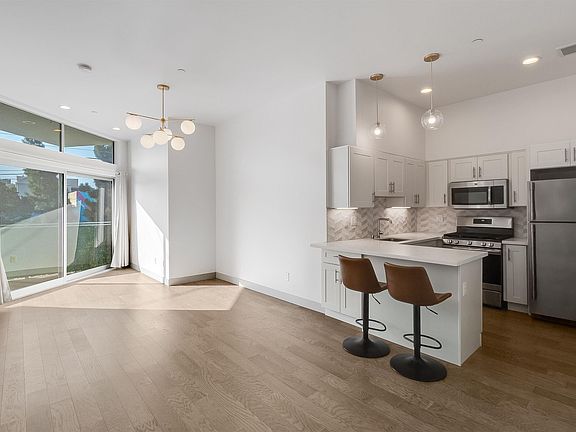 5th image of 410 Webster St APT 1