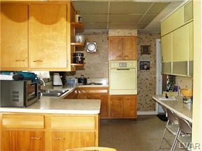 4th image of 3521 Lord Byron Dr