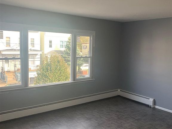 3rd image of 24 E 18th St