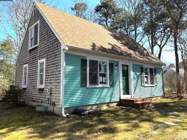18 Anthony Dr, Barnstable, MA 02630