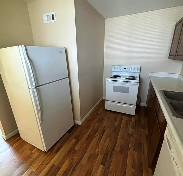 4609 Bancroft Ave #5 — Photo 5
