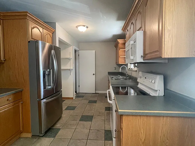 2200 S Ogden St — Photo 7