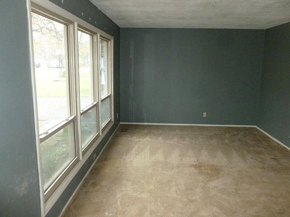 3rd image of 5978 N Alton Ave
