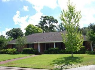 203 Colonial Dr, Lafayette, LA 70506