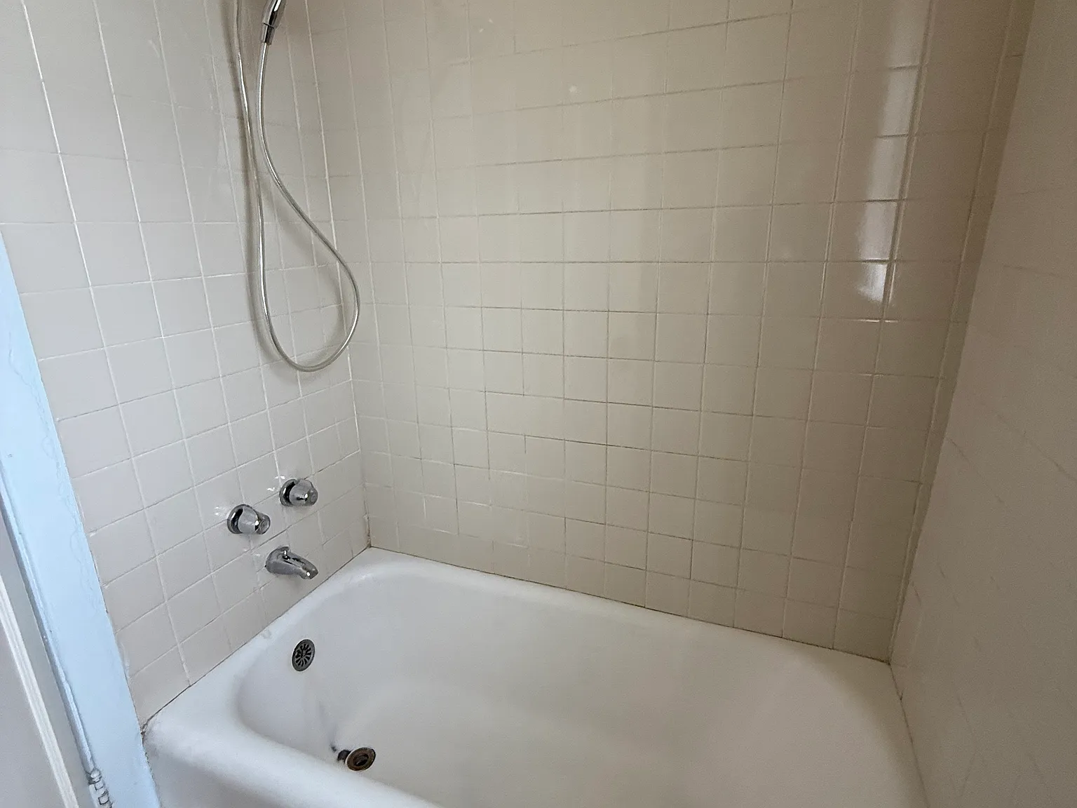 10053 S Forest Ave — Photo 2