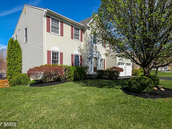 3rd image of 4 Neville Ct