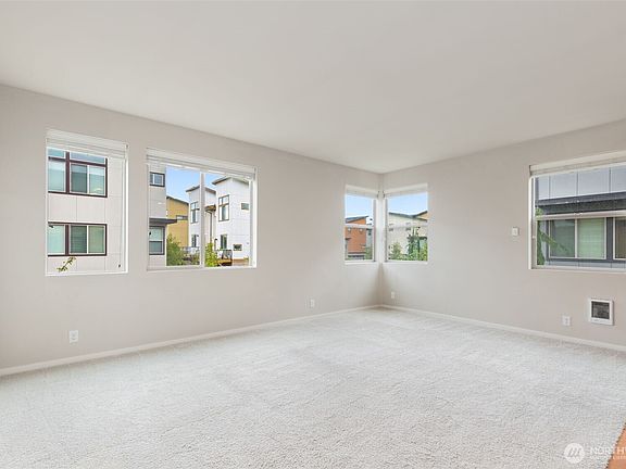 5th image of 314 Chelan Avenue NE