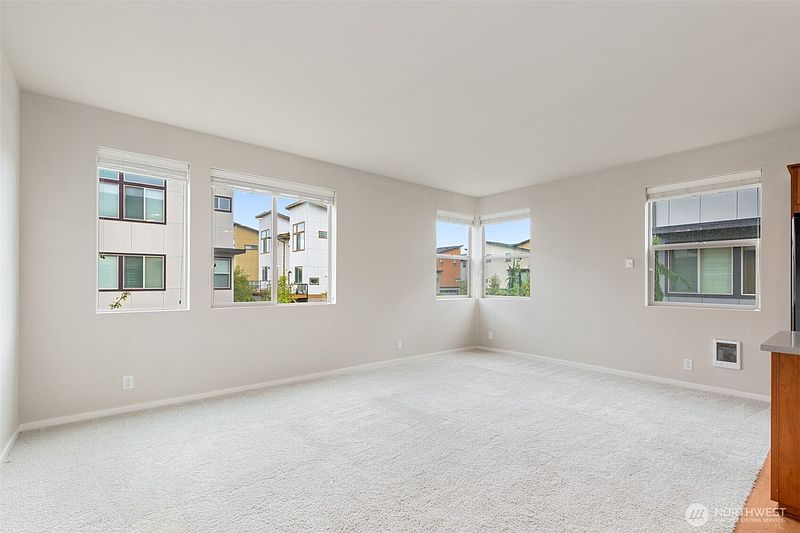 5th image of 314 Chelan Avenue NE