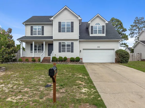 2929 Piney Mountain Dr, Hope Mills, NC 28348