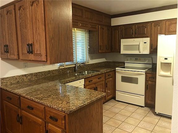 5th image of 606 Woodburn Ln