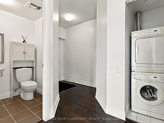 3rd image of 2191 Yonge St Unit 4411