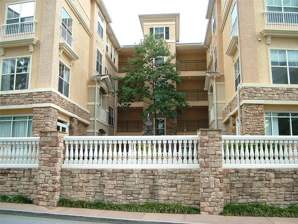 1 bed, 1.0 bath, 648 sqft, $1,450 — Photo 2