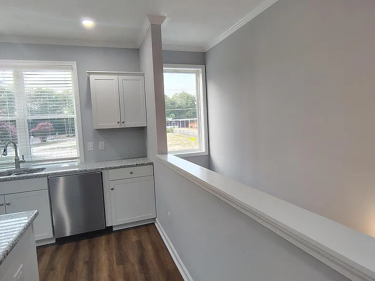 1061 Pinecrest Ave NW #B — Photo 5