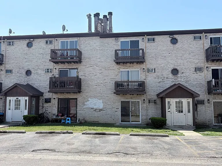 4241 Jennifer Ln #1A — Photo 3