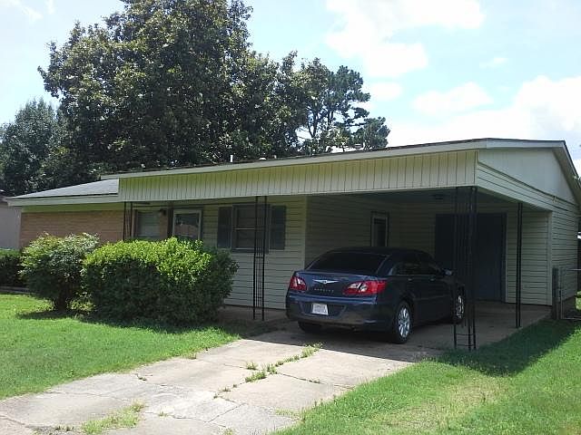 2nd image of 1004 W East St #G
